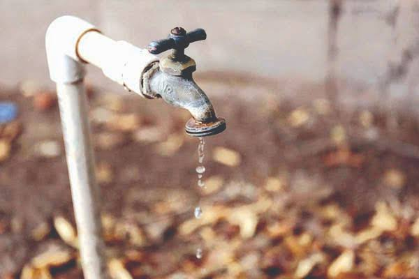 Llave de agua en el exterior